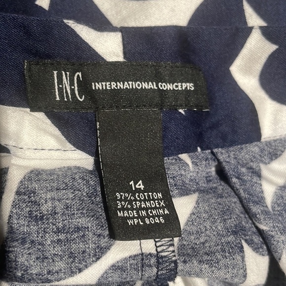 Inc Skirt dark blue flowers and white. - Picture 3 of 4